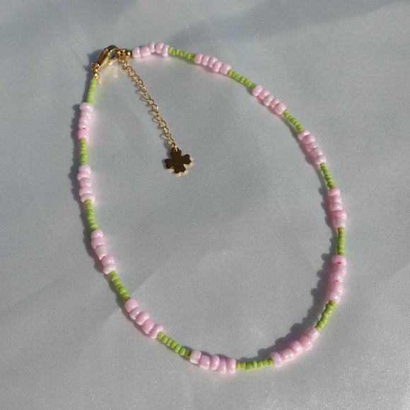 Pink and light green glass bead necklace - Picture 1 of 4